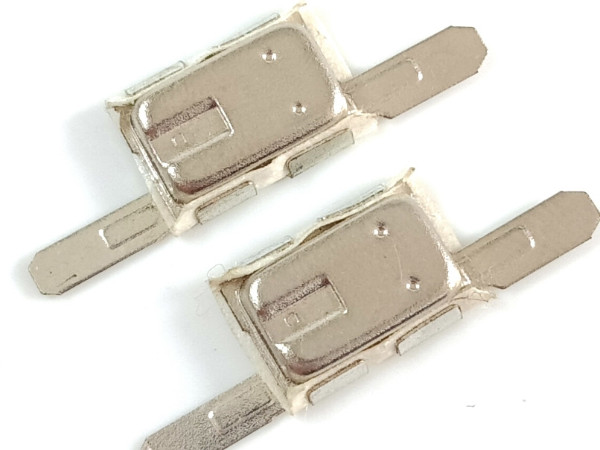 電動(dòng)玻璃滑門(mén)大家在生活中經(jīng)常看見(jiàn)，主要是通過(guò)電機(jī)來(lái)實(shí)現(xiàn)的 ，由于門(mén)經(jīng)常來(lái)回開(kāi)關(guān)，電機(jī)容易出現(xiàn)異常，發(fā)生過(guò)熱現(xiàn)象，導(dǎo)致電機(jī)被燒毀，所以對(duì)電機(jī)的保護(hù)要格外關(guān)注，現(xiàn)在很多用戶在購(gòu)買(mǎi)時(shí)對(duì)于電機(jī)過(guò)熱保護(hù)就是最多問(wèn)的一個(gè)問(wèn)題。今天海川小編就來(lái)講講電動(dòng)滑門(mén)電機(jī)過(guò)熱保護(hù)元件 -2MP滑門(mén)電機(jī)保護(hù)器