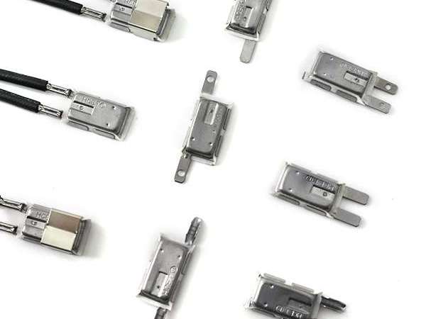 汽車調(diào)節(jié)器發(fā)動機(jī)溫度開關(guān)使用壽命